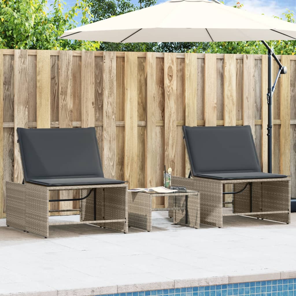 Sonnenliegen 2 Stk. mit Tisch Hellgrau Poly Rattan Sonnenliegen 2 Stk. mit Tisch Hellgrau Poly Rattan