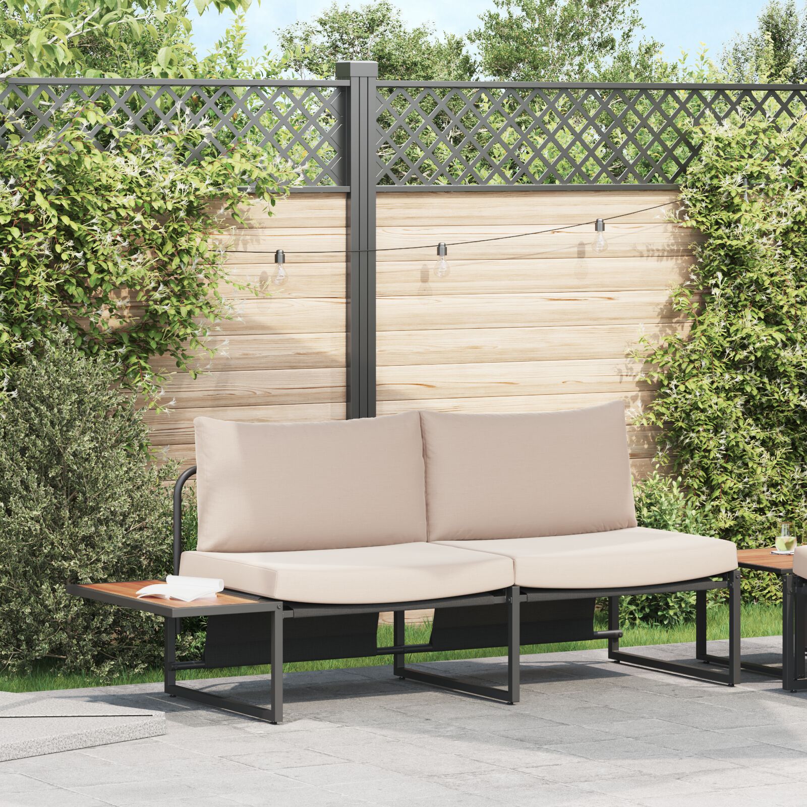 2-Sitzer Gartenbank mit taupefarbenen Kissen 2-Sitzer Gartenbank mit taupefarbenen Kissen