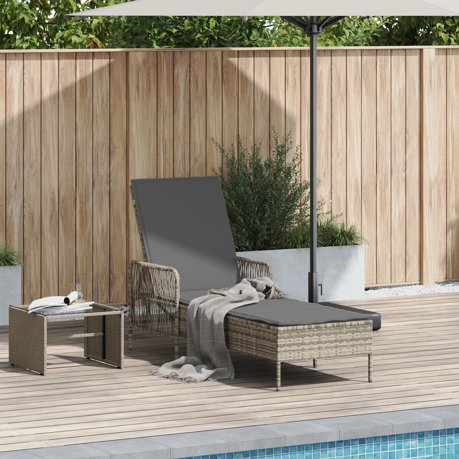 Sonnenliege Hellgrau PE Rattan 157 x 55 x 92 cm Faltbar Sonnenliege Hellgrau PE Rattan 157 x 55 x 92 cm Faltbar